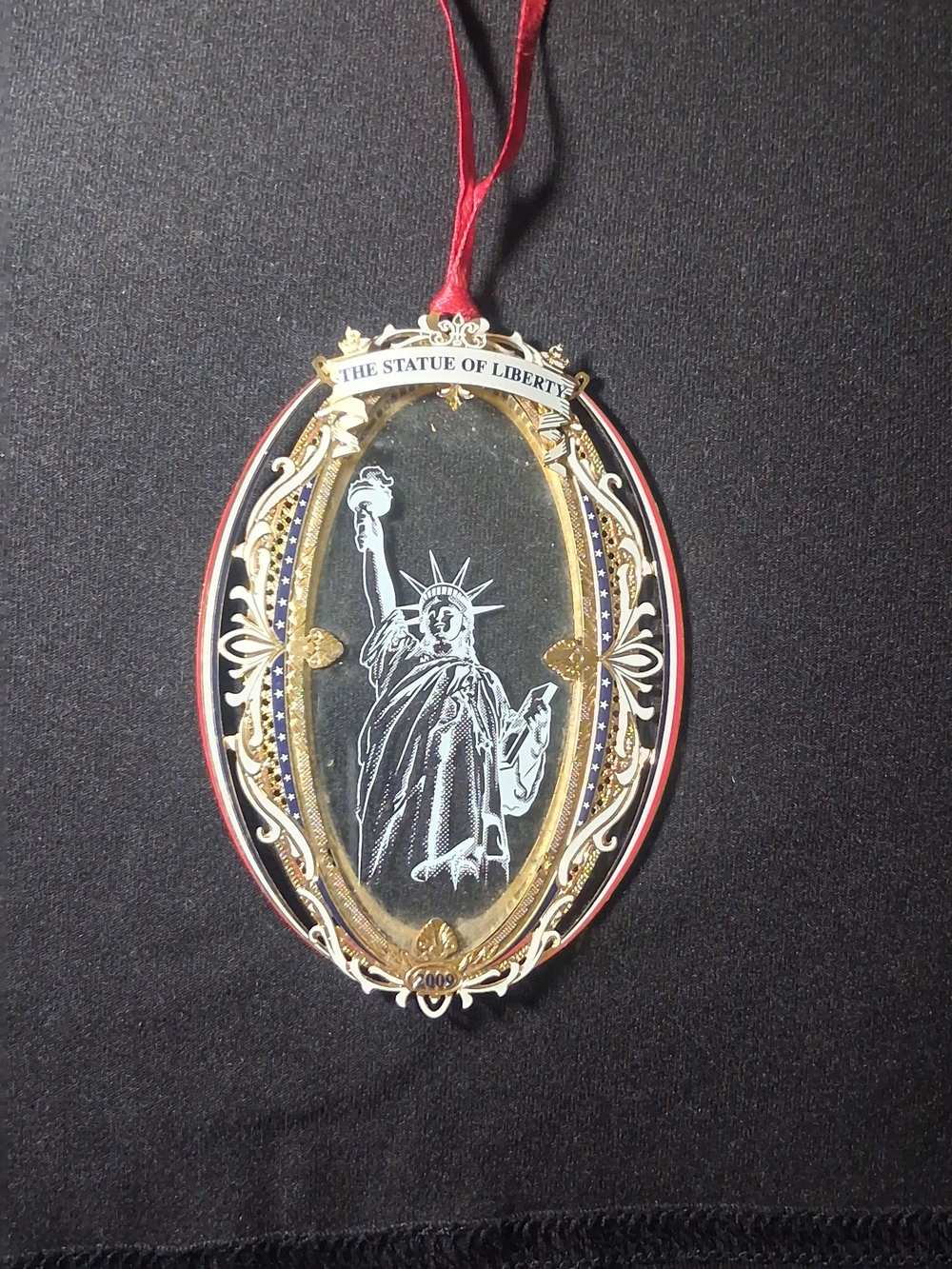 Vintage Statue of Liberty Oval Metal Christmas Ornament 2009 Patriotic Keepsake
